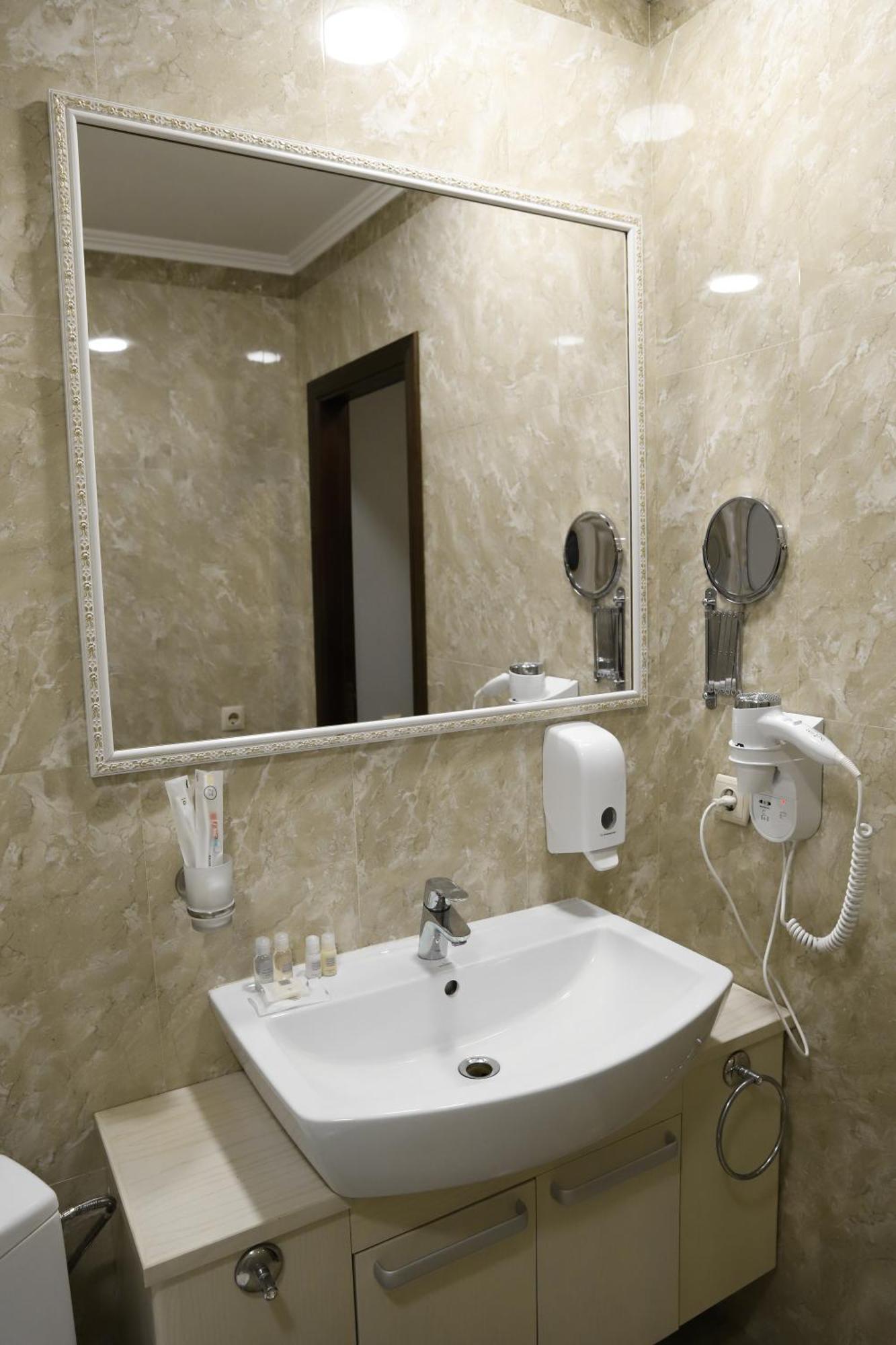 Sapsan Hotel Ternopil Bagian luar foto