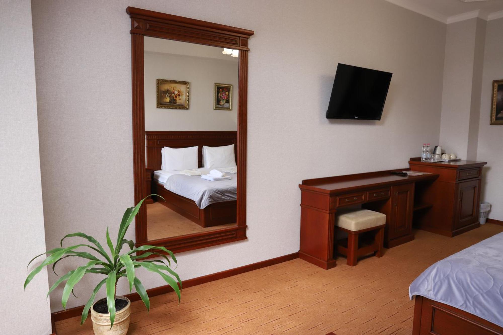 Sapsan Hotel Ternopil Bagian luar foto