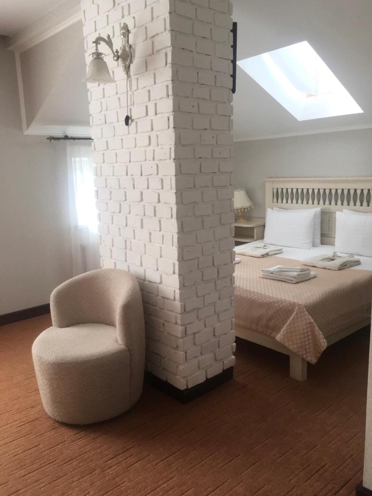Sapsan Hotel Ternopil Bagian luar foto