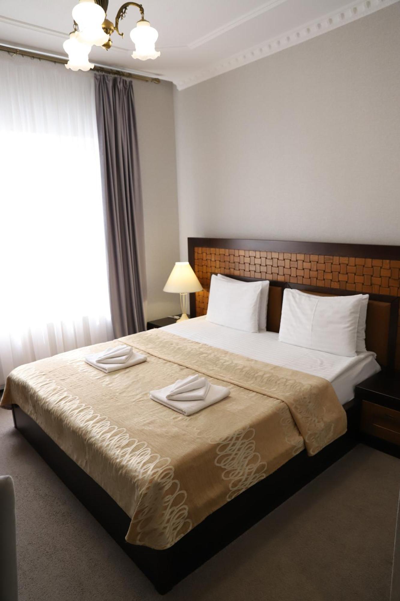 Sapsan Hotel Ternopil Bagian luar foto