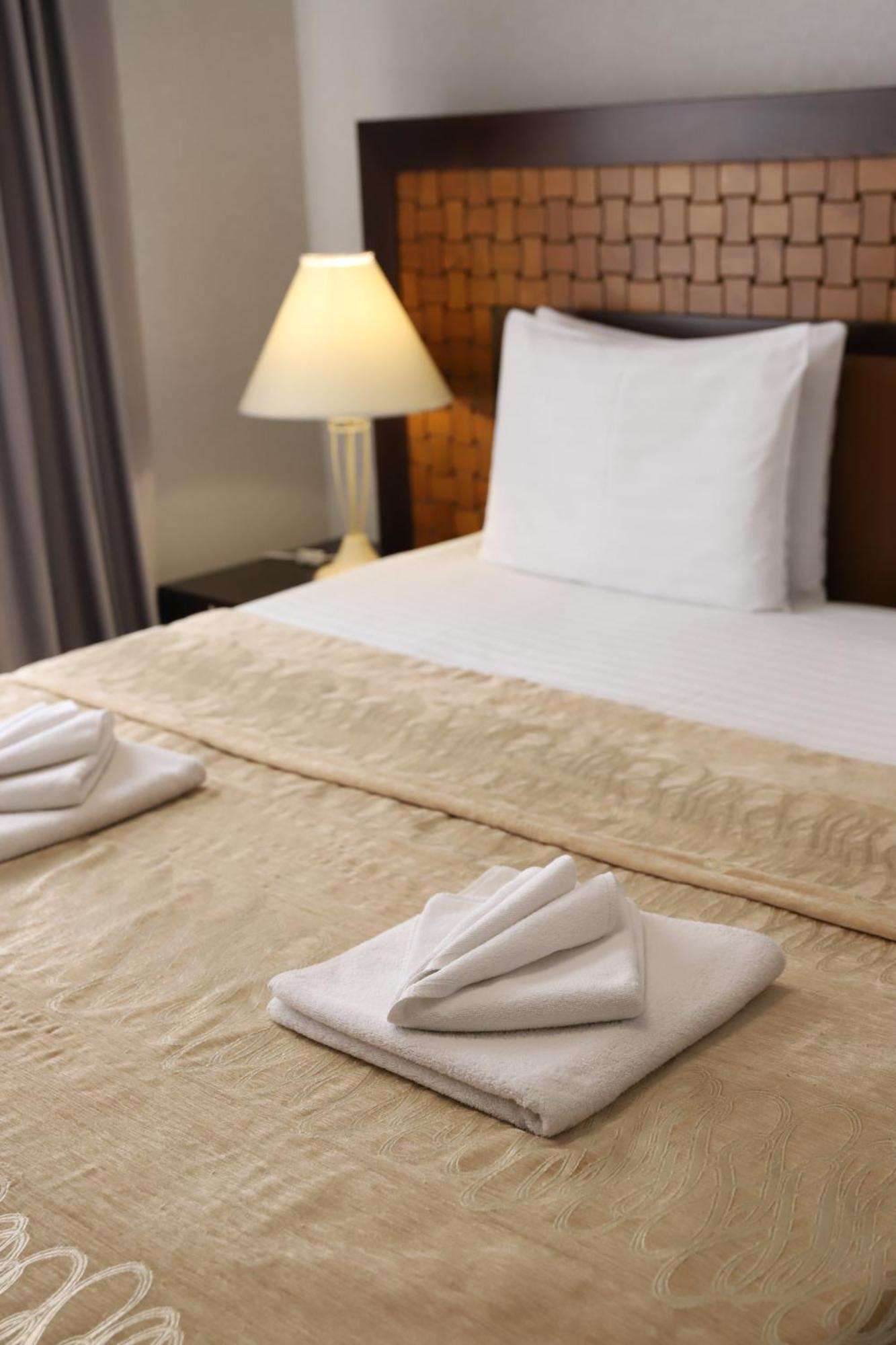 Sapsan Hotel Ternopil Bagian luar foto